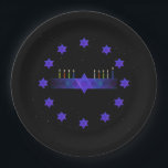 Assiettes En Carton Star Bar Menorah<br><div class="desc">Pour votre parti Chanukkah. Une image fractale violette et bleue, avec un Magen David (Étoile de David), au milieu, comme un Chanukkah menorah. Tout sur un arrière - plan de starfield. Cette image est aussi disponible sur les invitations du parti Chanukkah et beaucoup d'autres articles.</div>