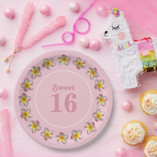 Assiettes En Carton Sweet 16 et fleurs de plumeria sur fond rose
