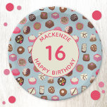 Assiettes En Carton Sweet sixteen chocolat bonbons Anniversaire<br><div class="desc">Délicieux chocolat et confiserie motif plein de douceurs et de tentations ! Parfait pour une fête d'anniversaire de Sweet sixteen,  ou tout âge. Customiser en changeant le nom,  l'âge et la couleur arrière - plan.</div>