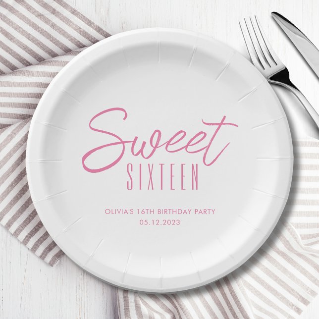Assiettes En Carton Sweet sixteen moderne Rose Girls 16ème fête (Sweet Sixteen 16th Sixteenth girls birthday party paper plates in white & pink. See full range.)