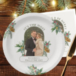 Assiettes En Carton Temps le plus merveilleux de l'année Photo Noël<br><div class="desc">Plaques en papier modernes avec votre photo personnalisée, lettré avec C'est le moment le plus merveilleux de l'année. Vos photos sont encadrées de verdure hivernale, de cônes de saint et de pin. Il est affiché en format portrait 16:9 et le modèle photo les affichera automatiquement en forme de pastille arrondie....</div>