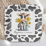 Assiettes En Carton Tournesol de vache mignonne Ferme moderne Animal 1<br><div class="desc">Organisez un adorable panier d'anniversaire avec nos provisions de fête "Holy Cow" ! Parfait pour tous les amoureux des animaux, notre design moderne et simple comprend une jolie vache laitière et des tournesols lumineux. Ces fournitures peuvent être utilisées pour un 1er anniversaire ou un anniversaire d'enfant de n'importe quelle année,...</div>
