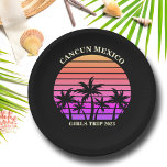 Assiettes En Carton Tropical Island Beach Palm Tree Pink Black Party<br><div class="desc">Plaques de papier cool pour la fête,  roses chaudes et palmiers noirs,  pour les filles qui voyagent sur une île tropicale. Doté de beaux palmiers face à un joli coucher de soleil de plage rose. Un design personnalisé parfait pour votre croisière ou votre séjour d'été à la mer.</div>