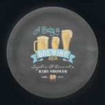 Assiettes En Carton Un bébé brasse des plaques de papier Baby shower<br><div class="desc">Un bébé est Brûler des plaques de papier baby shower. Savourez de la nourriture et des gâteries dans votre baby shower artisanal à thème de la bière. Cette conception est composée d'un arrière - plan en tableau noir avec des steins de bière et des lunettes. Option de téléchargement instantané disponible....</div>