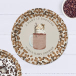 Assiettes En Carton Un Bébé brasse du Baby shower de café glacé<br><div class="desc">Le thème baby shower "Un bébé est en train de brasser" avec Illustration du café glacé dans un pot en maçon surmonté de chocolat et de caramel avec bordure de fève de café.</div>
