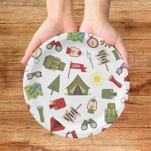 Assiettes En Carton Un joyeux anniversaire de garçon Happy Camper