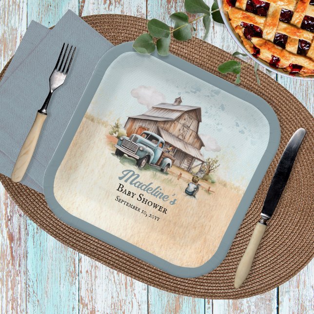 Assiettes En Carton Un mignon petit Baby shower agricole ("A Cute Little Farm Boy Is On His Way!" Rustic Barn and Vintage Truck Boy Baby Shower Paper Plates)