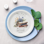 Assiettes En Carton Un nouveau baby shower de chapitre<br><div class="desc">Un nouveau livre de chapitre baby shower monogramme papier imprimé plaques modèle table personnalisée,  vieux livres vintages et écriture manuscrite fleur sauvage police neutre genre baby shower plaques personnalisées décoration de table</div>