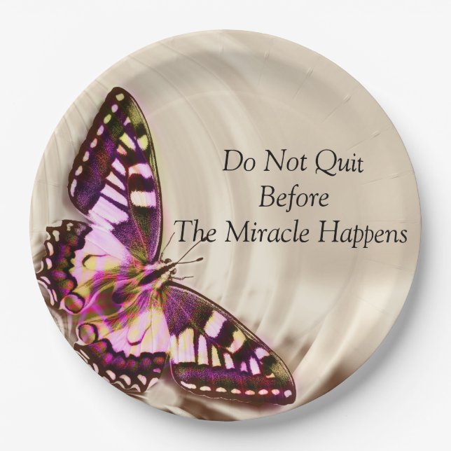 Assiettes En Carton Un papillon rose sur un arrière - plan satiné crèm (Devant)