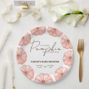 Assiettes En Carton Un Petit Citrouille Se Trouve Sur Le Chemin Du Bab