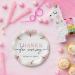 Assiettes En Carton Un Petit Citrouille Tourne Un Anniversaire<br><div class="desc">Célébrez le premier anniversaire de votre enfant avec notre **Petit Citrouille Tournant une plaque de papier d'anniversaire**. Ces charmantes assiettes sont décorées dans un style citrouille délicieux qui s'ajoute à toute fête à thème. Parfait pour servir des gâteries et des collations, ils ajoutent une touche festive à votre célébration tout...</div>