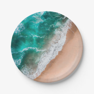 Assiettes En Carton Vagues sur la plage de sable