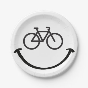 Assiettes En Carton Vélo slogan avec le visage heureux. Belle souris.