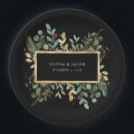 Assiettes En Carton Vert doré Noir | Noël<br><div class="desc">Ces étonnantes plaques en papier mariage de Noël ou de fête présentent de la verdure de vacances et des feuilles avec des feuilles en faux or et des baies rouges sèches,  et un cadre en or central sur un arrière - plan noir moderne.</div>