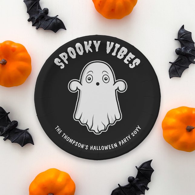 Assiettes En Carton Vibes éffrayantes Ghost Halloween Noir Et Blanc (Ideal design for a spooky Halloween party featuring a cute ghost. Personalize with your custom text!)