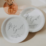 Assiettes En Carton Whimsical Simple Neutre C'est une fille ! Baby sho<br><div class="desc">Présentant notre simple neutre lunatique, c'est une fille! Plaques de papier baby shower parfaites pour n'importe quelle saison, que ce soit l'automne, l'hiver, le printemps ou l'été! Cette assiette a une ambiance boho-chic avec une calligraphie moderne et élégante et un design minimaliste noir et blanc. C'est joli et unique, avec...</div>
