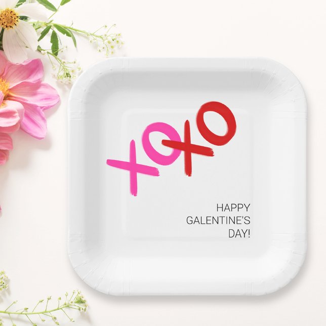 Assiettes En Carton XOXO Pink and Red Hubs and Kisses Galentine Party (XOXO Pink and Red Hugs and Kisses Galentine Party Paper Plates)