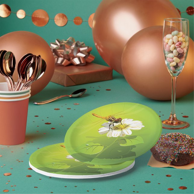 Assiettes en papier avec une libellule sur une fle (Créateur téléchargé)