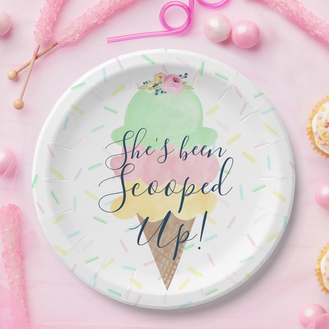 Assiettes en papier pour glace She's Been Scooped  (She's Been Scooped Up Sprinkle Bridal Shower Paper Plates)