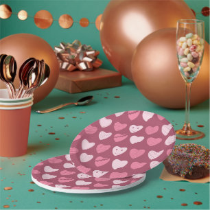 Assiettes en papier rouge framboise à motif de cœu