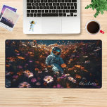 Astronaut En Fleur sauvage De La Maisée Nom Person<br><div class="desc">Astronaut In Daisy Fleur sauvage Personnalisé Nom de bureau Mat met en vedette un astronaute assis dans un champ de marguerites et de fleurs sauvages. Un cadeau parfait pour les amoureux de l'espace et personnalisé avec votre nom personnalisé. Offrez un cadeau fabuleux fait sur mesure à la famille et aux...</div>