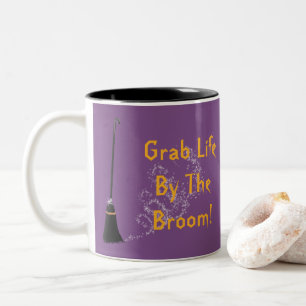 Attraper La Vie Par La Broom Halloween Mug