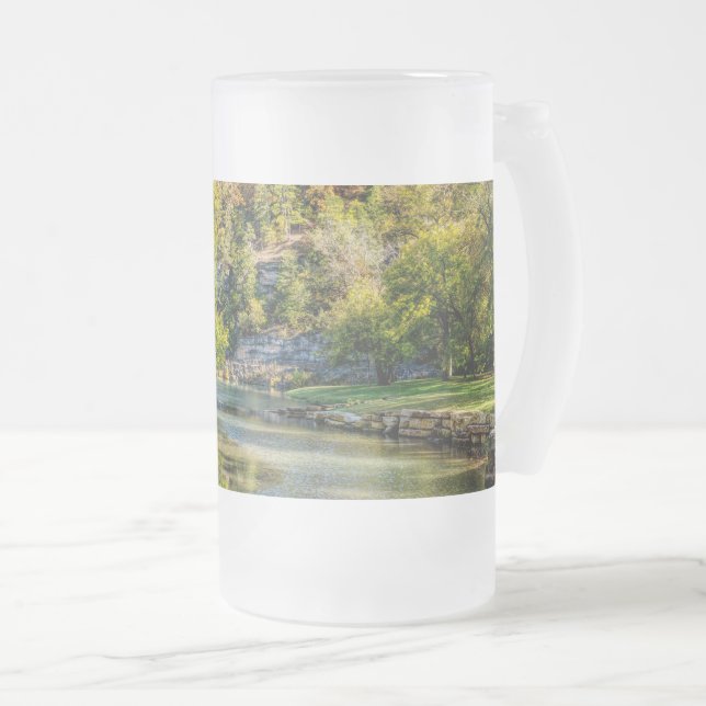 Au-dessus de Dogwood Creek Verre givrée Beer Mug (Devant droit)