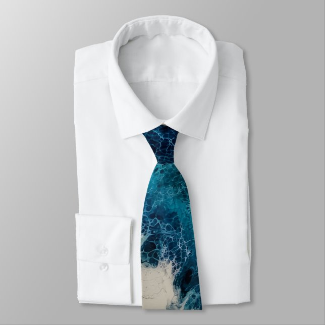 Au-dessus de l'oeuf : Cravate (Attaché)