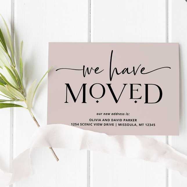 Audacieux et moderne | Carte postale Faire-part mo (A modern moving announcement with trendy, elegant typography on a neutral colored background )