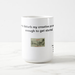 Auteur à la tasse de travail