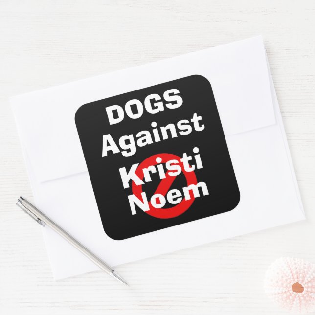 Autocollant Chiens Contre Kristi Noem (Enveloppe)