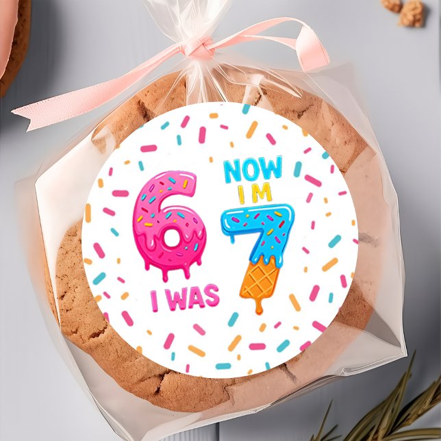 Autocollant d'anniversaire Six Sept tendance mème  (Créateur téléchargé)
