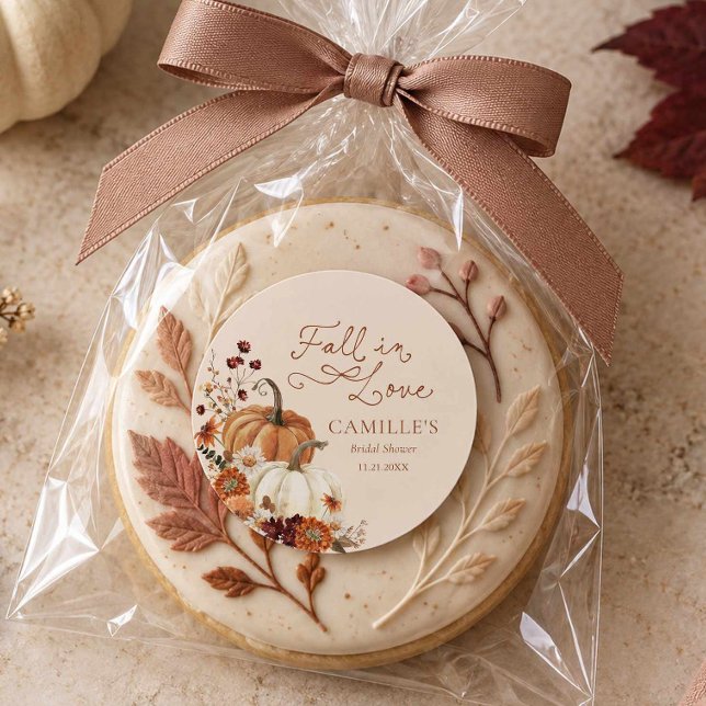 Autocollant de Faveur de Réception de Mariage Flor (Fall in Love Bridal Shower Round sticker - Orange pumpkin autumn bridal shower sticker)