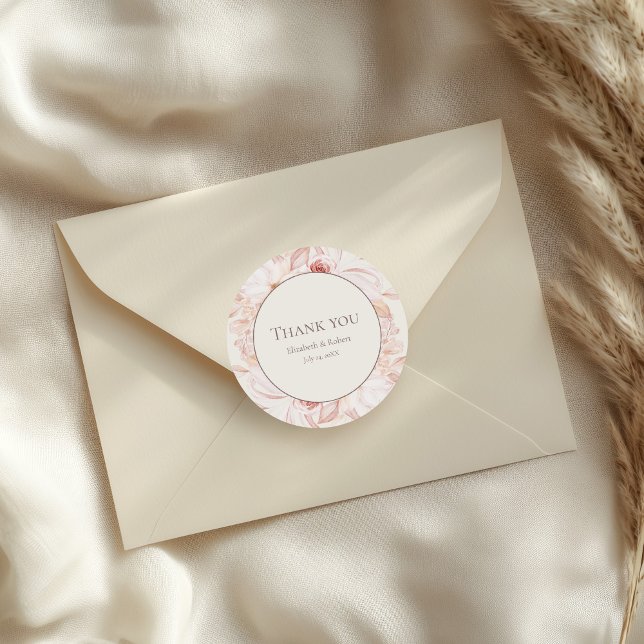 Autocollant de Mariage Fleur Rose Pâle (Boho Beige and Pink Floral Wedding Thank You Classic Round Sticker on an elegant wedding envelope.)