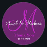 Autocollant de monogramme Mariage de Merci violet<br><div class="desc">Stickers initiaux avec nom de mariée et mariée, date du mariage et un message de remerciement à l'express de votre gratitude le jour de votre mariage ou toute occasion spéciale. .Ce sticker mariage monogramme est en couleur violet.Plus de couleurs sont disponibles pour votre choix. Vous pouvez également customiser la couleur...</div>