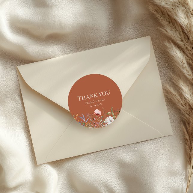 Autocollant de remerciement pour prairie de fleurs (Terracotta Wildflower Meadow Thank You Sticker on an elegant wedding envelope.)