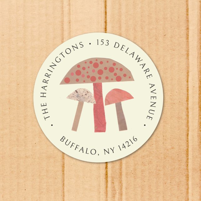 Autocollant de retour d'adresse Champignon Rétro M (This retro nature-inspired address label pictures three retro orange and brown mushrooms.)