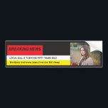 Autocollant De Voiture Femme's Funny 50th Birthday Breaking News TV<br><div class="desc">Women's Funny 50th Birthday Breaking News TV Graphic La grande nouvelle est en train de se produire. Entièrement modifiable et facile à modifier le texte. Changez la photo et le texte pour convenir à l'occasion. Idéal pour Grads, annonces Mariages, anniversaires, anniversaires, nouvelles pour bébé et presque tout ce que vous...</div>