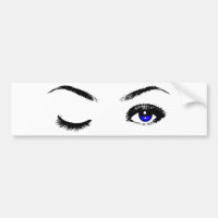Joli cligner de l'oeil d'yeux bleus