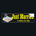 Autocollant De Voiture Juste Affiche de bienvenue mariée de Las Vegas<br><div class="desc">Les jeunes mariés de Las Vegas apprécieront cet adhésif pour pare-chocs marié juste - pour la voiture,  les valises,  les sacs de golf,  etc.</div>
