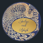 Autocollant Mariage Art Nouveau Peacock Gold Bleu<br><div class="desc">Dégustez vos invités avec cet élégant autocollant mariage Art Nouveau avec un paon doré complexe sur un arrière - plan bleu profond. Le texte est en bleu pour décaler l'arrière - plan or. La couleur or n'est pas du papier peint, mais un pigment riche de couleur or et le charmant...</div>