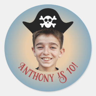Autocollant photo Pirate d'anniversaire avec chape