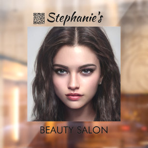 Autocollant Pour Fenêtre Fille aux beaux cheveux noirs Salon de beauté avec