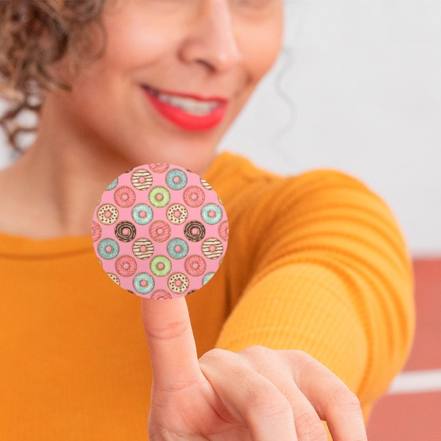 Autocollant rond classique Donuts colorés (Créateur téléchargé)