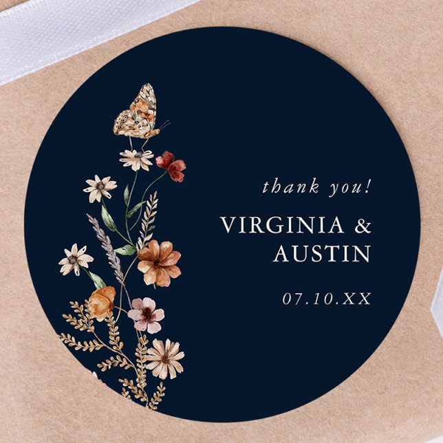 Autocollant Rond Classique Fleurs Bohème Bleu Mari (Navy Blue Boho Floral Classic Round Sticker with Butterfly by Painted Paperie
)