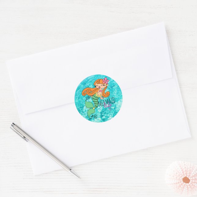 Autocollant rond classique Mermaid Life Redhead (Enveloppe)