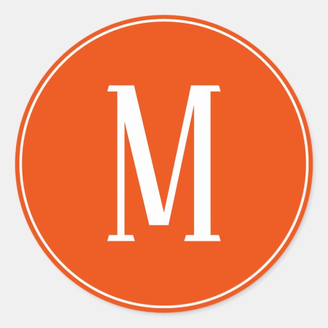 Autocollant rond orange vif avec monogramme blanc (Devant)
