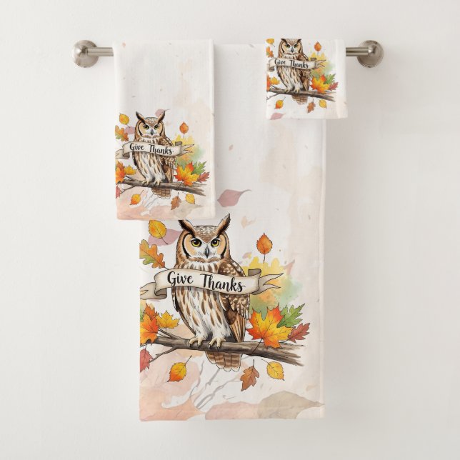 Autumn Whimsy – Thanksgiving Owl with Fall Leaves  (En situation)
