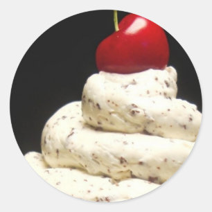 Avec une cerise sur les autocollants supérieurs