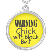 Avertissement Fille au Collier de Ceinture Noire